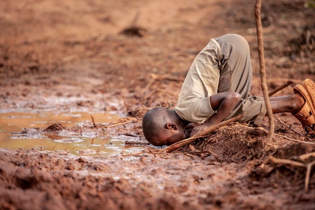 Eau rare à Kakamega au Kenya