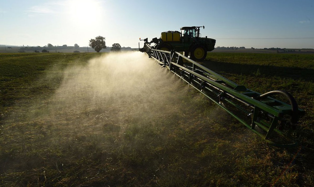 Les pesticides toxiques rapportent des fortunes aux géants de l’agrochimie Enquête sur le marché juteux des produits interdits