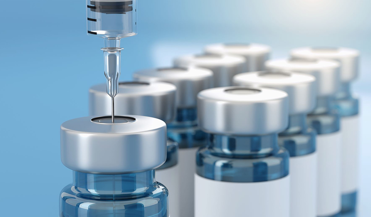 Vaccins : On peut extraire plus que 5 doses dans un flacon ? Alors Pfizer livrera moins de flacons.