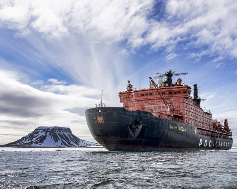 Le gouvernement au pied du mur face au gigantesque projet gazier de Total en Arctique