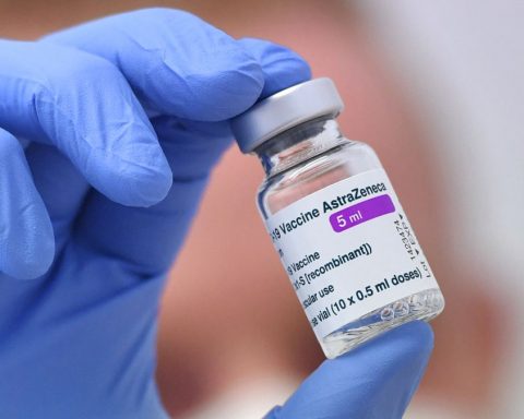 Plusieurs pays européens suspendent le vaccin AstraZeneca. Pas la France