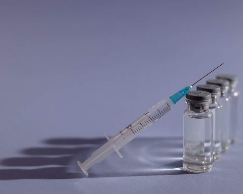 Après l’Italie et l’Allemagne, la France suspend à son tour le vaccin AstraZeneca