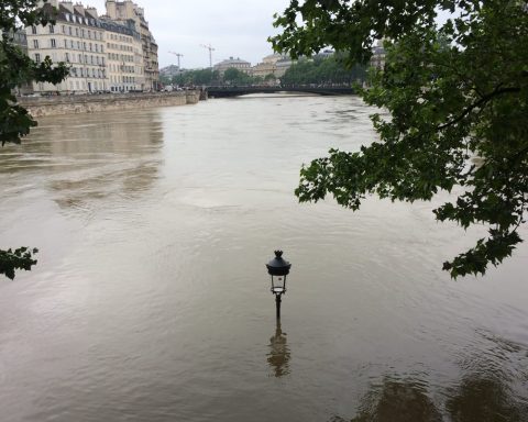 Inondations, canicules, pluies diluviennes : Paris se prépare au pire