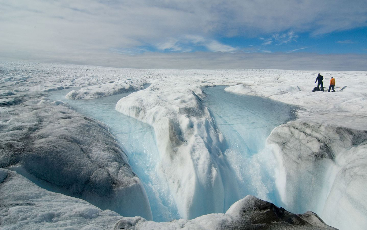 Le réchauffement des océans fait fondre les glaciers, ce qui fait monter le niveau de la mer et fait fondre davantage les glaciers… etc.
