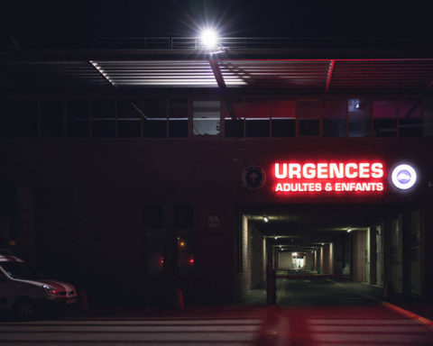 Mortality in saturated emergency departments: the new nosocomial disease?