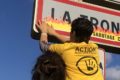 “Stop sabotage climat” : partout en France, des citoyens enflamment les panneaux de leurs communes pour dénoncer l’inaction climatique